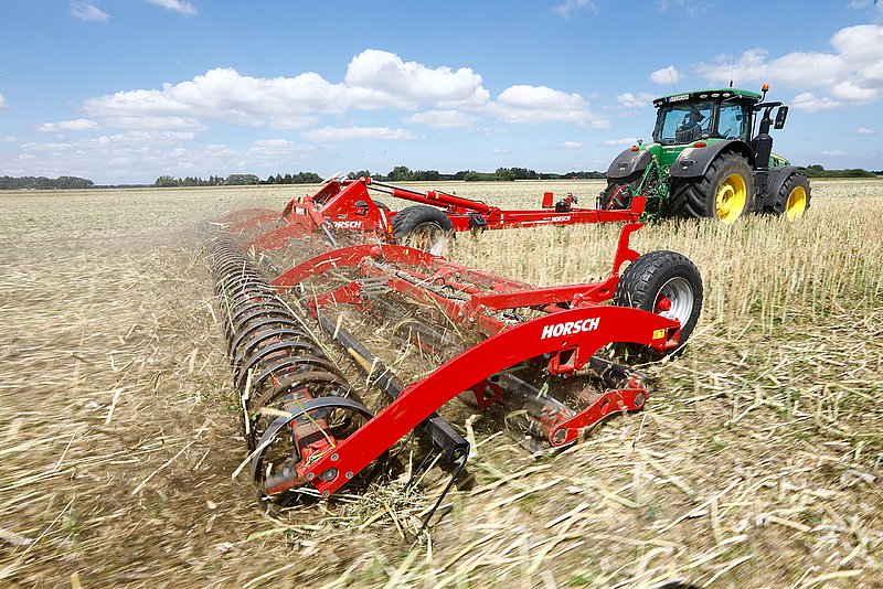 terraHORSCH 19-2019: The horsepower requirement of the Cultro 12 TC is very low. The machine can be used with a 250 hp tractor.