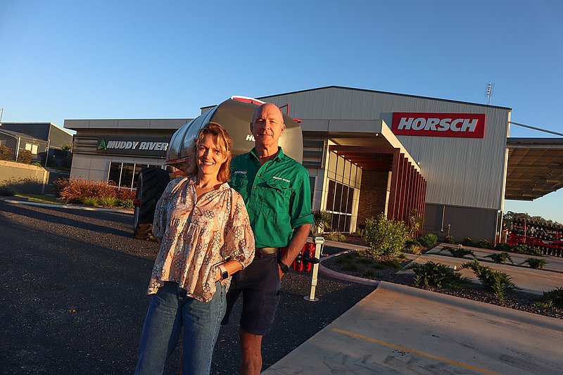 terraHORSCH issue 22-2021: Patty and Peter Jack in front of Queensland facility