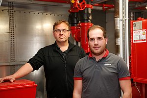 terraHORSCH 20-2020: Jürgen Ehrnsperger (links) und Simon Zechmann (rechts) sind bei HORSCH zuständig für den Bereich Instandhaltung.